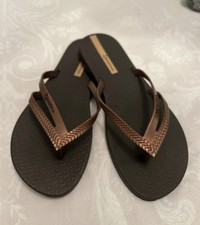 Ipanema bronze flip flops size 3 small
