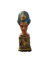 Nefertiti: Egypt's Sun Queen