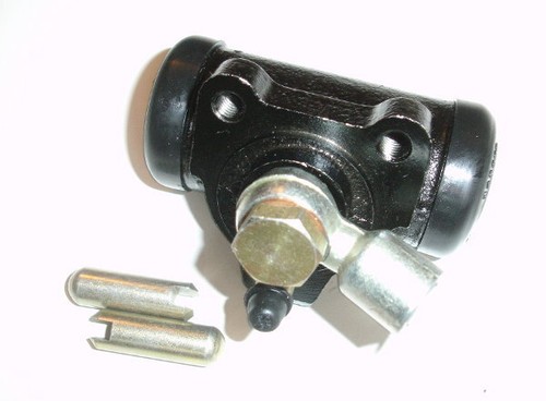 Rear wheel brake cylinder - 2,