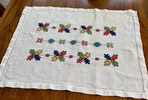 Lovely vint tray cloth - tray, cloth/table