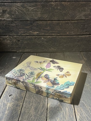 Vintage trinket box - trinket,