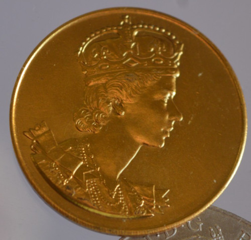 Queen elizabeth carat gold - 18,