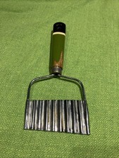 1950s Nutbrown England Crinkle Cutter – Retro Wooden Handle  Slicer Potato