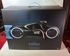 Hot Toys MMS142 Tron Legacy Sam Flynn & Light Cycle 1/6 Figure 