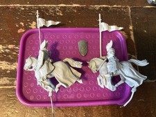 2 MOUNTED KNIGHTS OF DOL