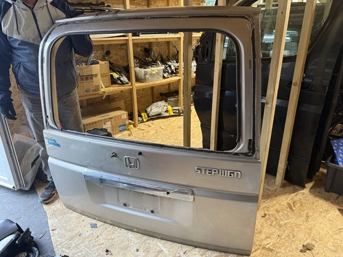 Honda stepwagon rf3 tailgate - honda,
