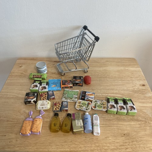 Little shop mini brands - m, &