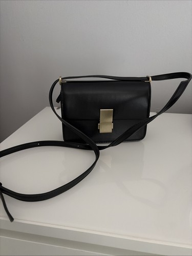 And small black pu - m,
