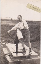 UNUSUAL OLD PHOTO CARAVAN MAN SHORTS WATER PUMP CAMP 1930S FASHION HUMOUR BB 234