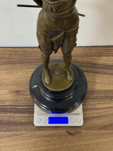 Bronze sculpture woman - bronze,