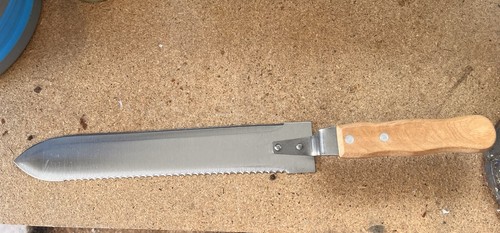 Uncapping knife