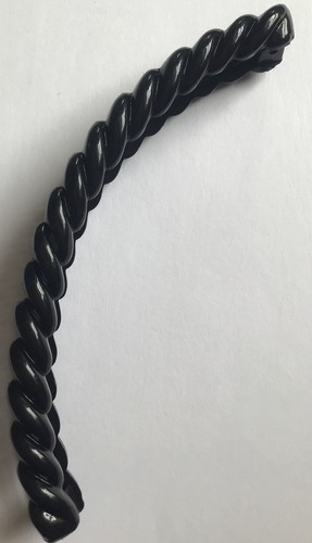 Black twisted edge - twisted,