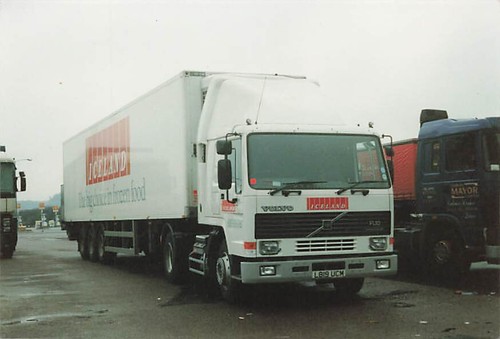 Volvo fl10 truck photo - truck, approx