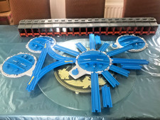 Tomy Thomas & Friends, Engine Sheds & Turntable Accessory set now with 26 pieces