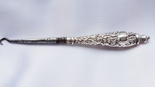Antique silver handled - ~,