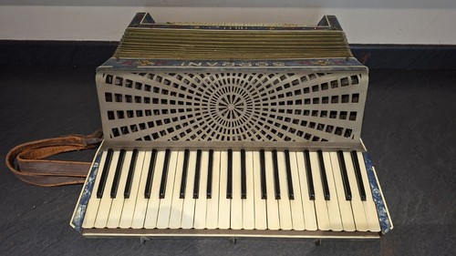 Soprani three accordion - soprani,