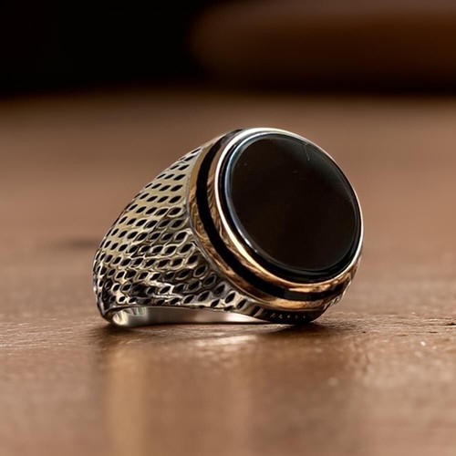 Round black onyx signet ring - black,