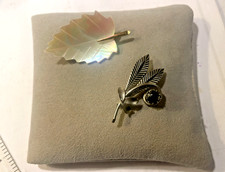 2 PRETTY VINTAGE BROOCHES one