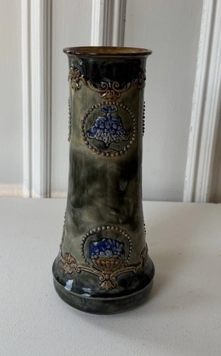 Exquisite royal doulton vase - doulton,