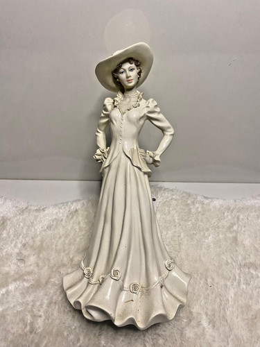 Vintage ceramic lady figurine - vintage,
