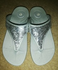 TONETIME ACTIVE WALKERS SIZE 5 TO 6 SILVER TONING FLIP FLOPS SANDALS NEW