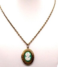1x Antique Bronze Photo Locket with Green Resin Cameo Pendant Chain Necklace