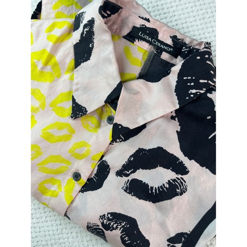 Luisa cerano lips - lips, button