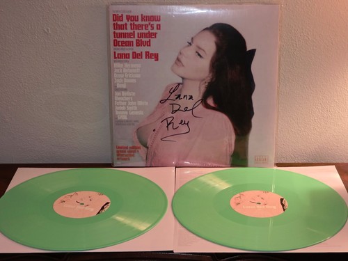Lana del rey - signed, tunnel