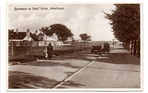 Entrance traill drive - traill,
