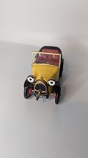 Vintage Golden Bear Brum Wibbly Wobbly Friction Toy Car Ragdoll 2001 retro (G)