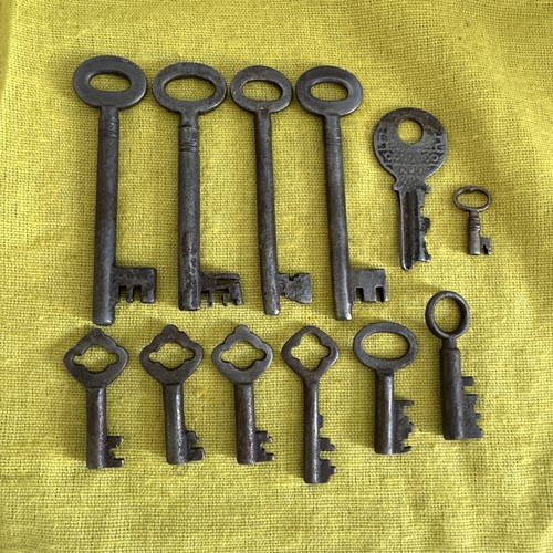 Vintage steel keys 1800s - ,
