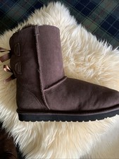 Short Metro Bow Ugg Boots made