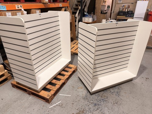 Shape slatwall gondola with - slatwall,
