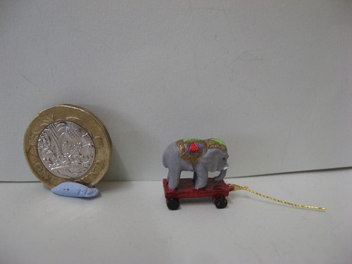 Dolls house pewter - dolls, 1/12