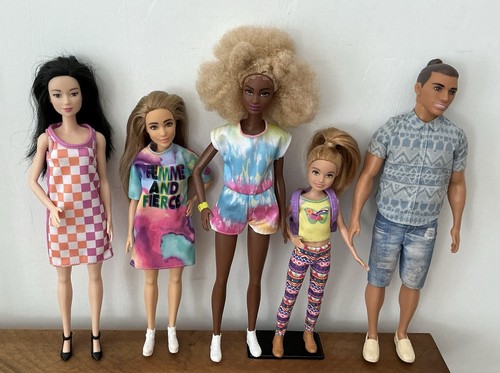 Barbie doll bundle - barbie,