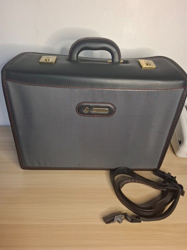 Samsonite vintage large vanity - large,