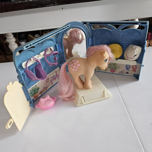 Little pony pretty - little, parlor