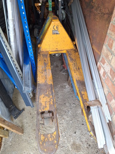 Joblot hand pump - pump, pallet
