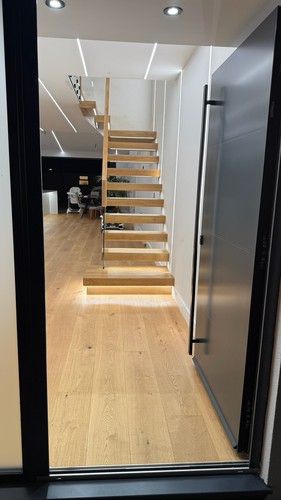 Floating staircase - floating,