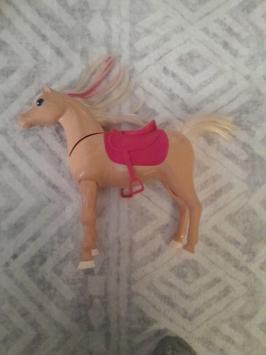 Barbie walking dancing horse - walking,