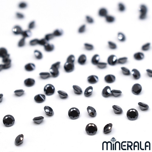 Black moissanite round - black,