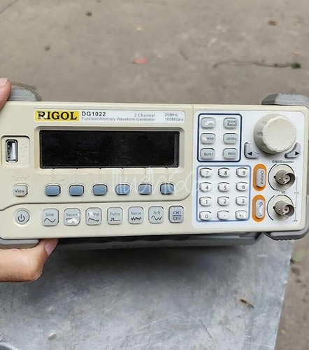 One used rigol dg1022 - one,