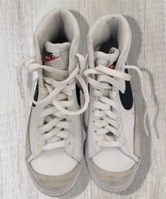 White Nike Blazer Trainers –
