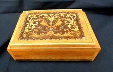 Beautiful vintage Sorrento Italian inlaid wooden music box trinket, Keepsake box