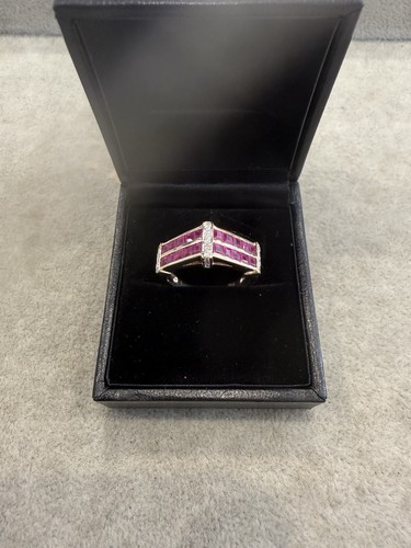9ct gold ruby - 9ct,