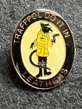 TRAFFPOL DO IT IN LEATHERS - BLACK RAT TRAFFIC POLICE PNTTR PIN BADGE