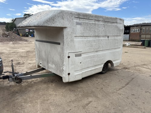 Car trailer enclosed - , body