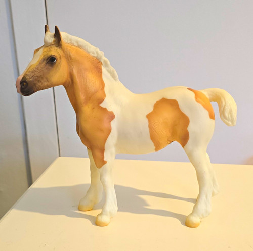 Breyer tan white horse - breyer,