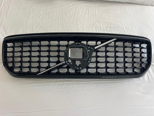 Volvo v40 design front grill - volvo,