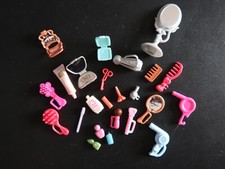 Barbie Doll Dream House Bedroom Bathroom Beauty Accessories Make up Mirror Brush
